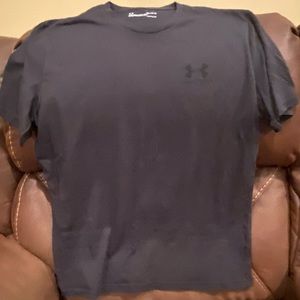 Under Armour black tshirt